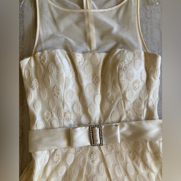 Rockabilly 50’s style pale yellow wedding dress - Picture 3 of 6